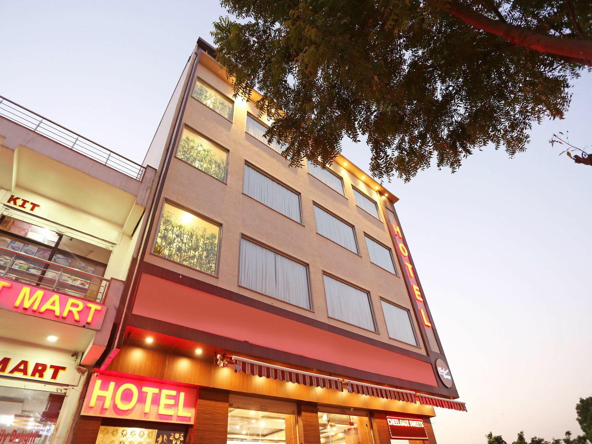 Oyo 9753 Hotel Cheelgadi Τζαϊπούρ Εξωτερικό φωτογραφία